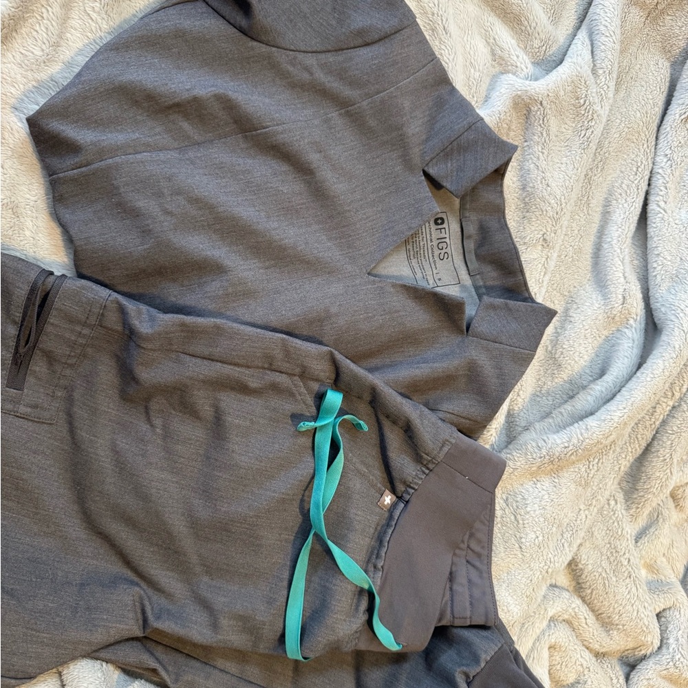 Women’s Figs S Top and S/ Tall Joggers